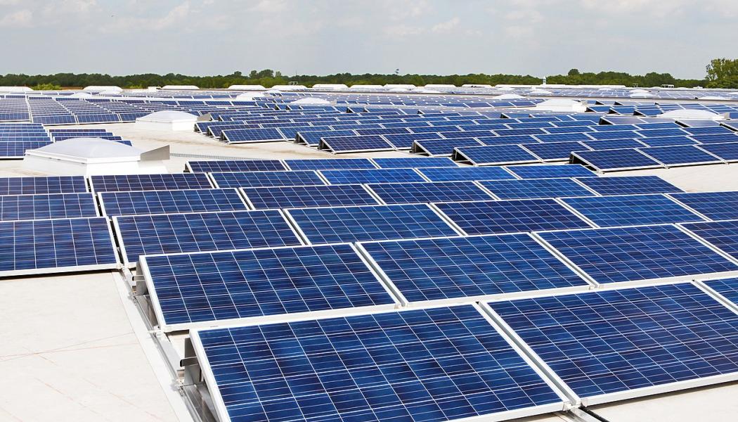 Solpaneler på tak i Hannover: Foto: Wikipedia Common, Kredit: AleSpa