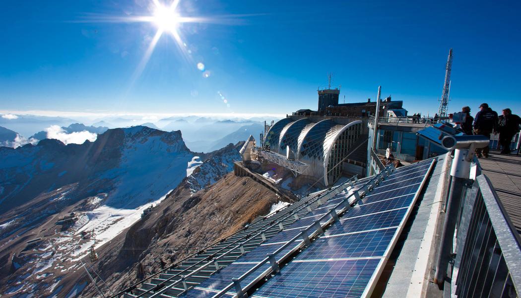 Zugspitze, Tysklands högst belägna solcellsanläggning. Foto: Wikipedia Common, kredit: 
ILIOTEC Solar GmbH
