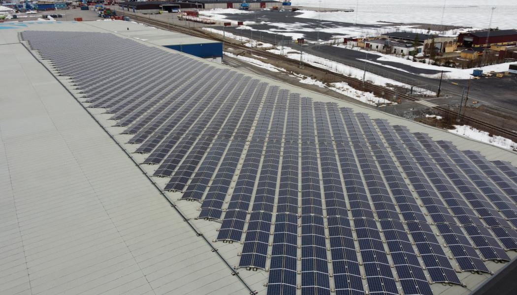 Solpaneler en snöfri dag i Piteå. Foto: RISE