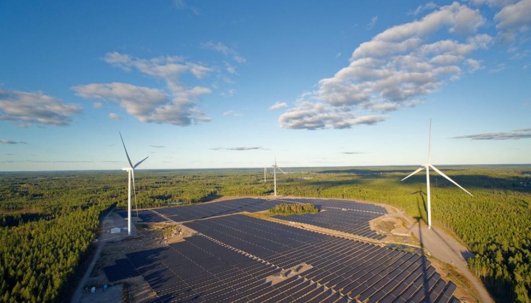 Sveriges första storskaliga hybridpark med sol- och vindkraft invigd