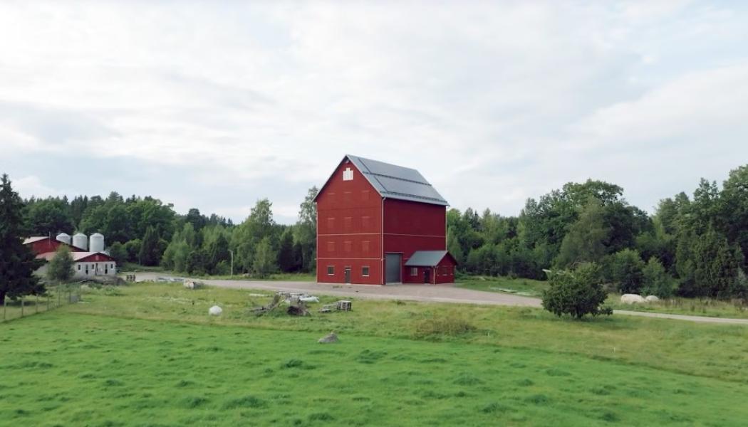 Med solceller och batteri kan ett lantbruk gå mot att bli nästan självförsörjande på el. Av: Elkedjan Upphovsrätt: Svenska Elkedjan AB
