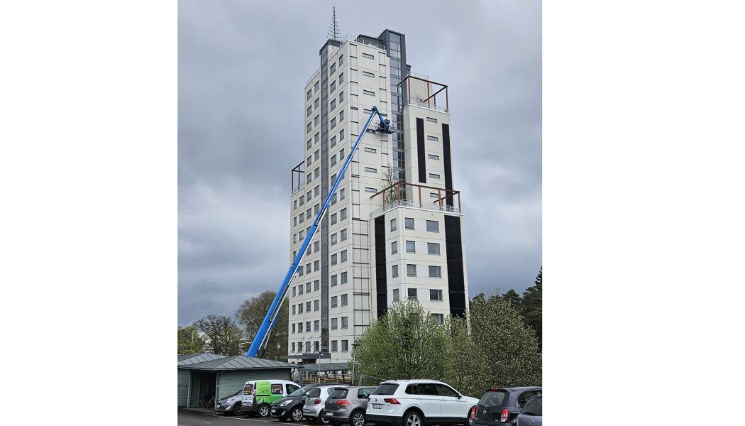 Skrapan, Skövde med Rexel solceller. Pressbild: Rexel