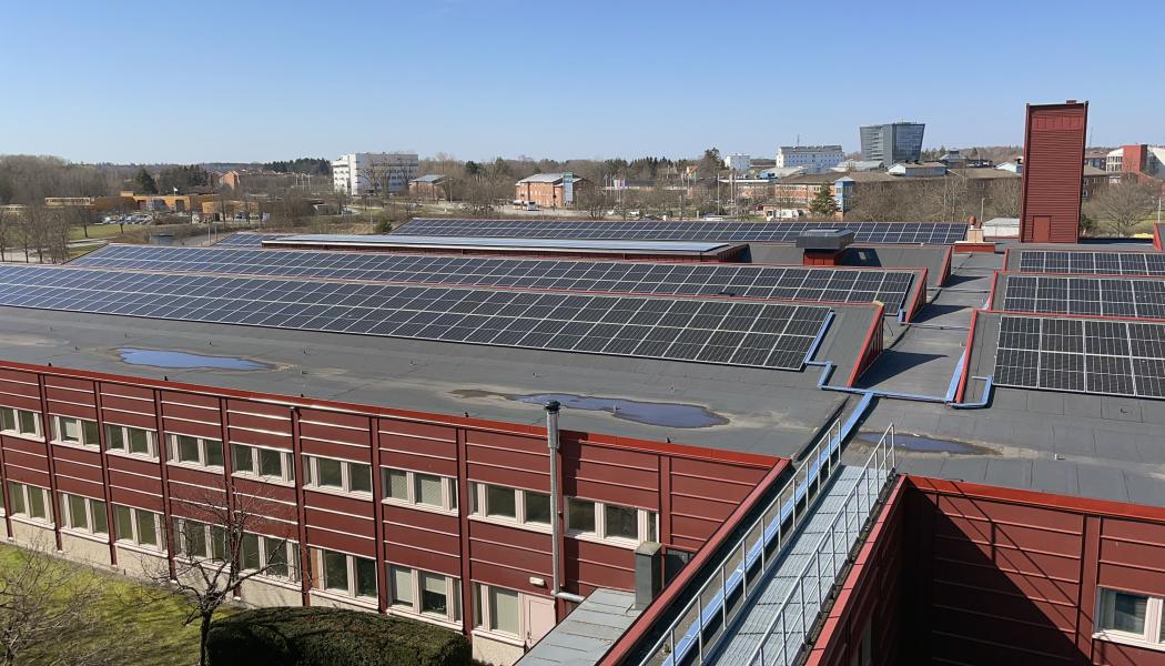 Solceller på Terrahuset, Campus Valla, Linköping. Foto: Akademiska Hus