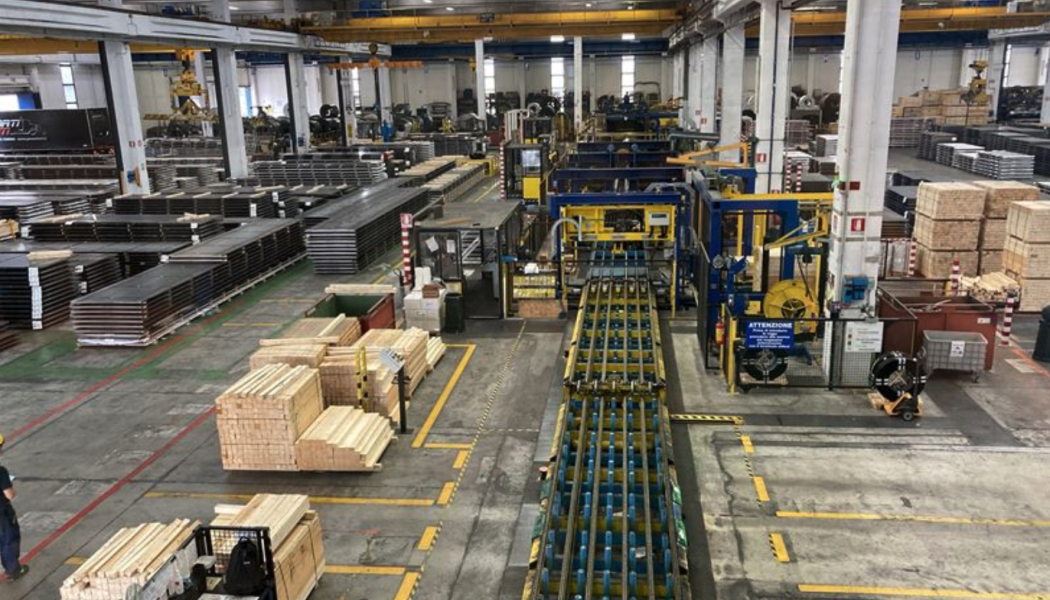 Produktionen vid SSAB:s anläggning i Italien drivs nu helt med energi från solpaneler. Foto: SSAB