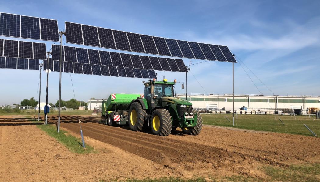 Tysk test av så kallad agrivoltaik. Foto: Fraunhofer-Institut.