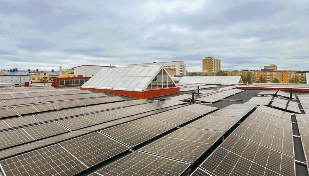 Solcellsanläggningar på två fastigheter i Eskilstuna. Pressbild: Sustainable Business Partner