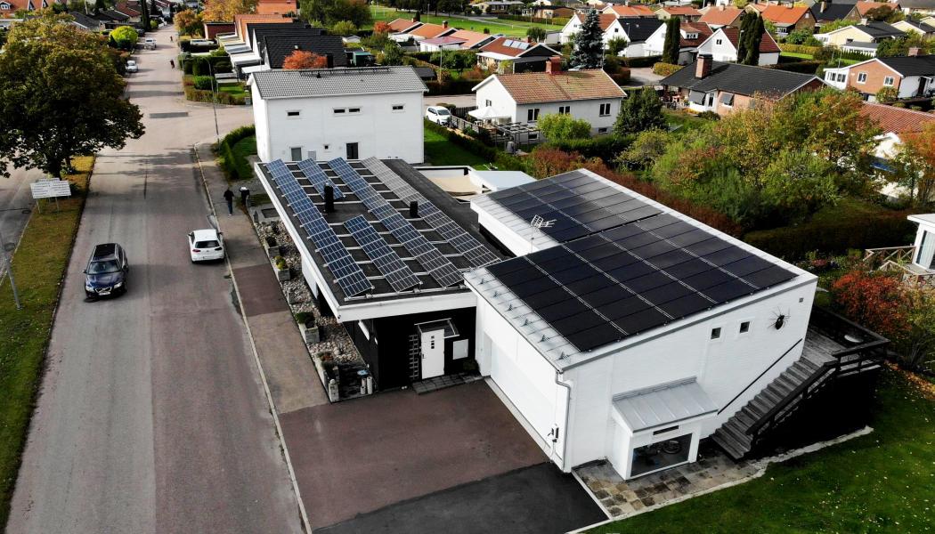 Villa i Karlstad som producerar egen solel – solceller installerade av Nordic Solar. Pressbild: Nordic Solar