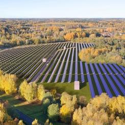 Planerad solpark i närheten av finländska staden Lojo. Bild: Helen, Kredit: Arkkitehtitoimisto Virkkunen & Co.