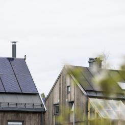 Tore Meek/NTB/TT: Regeringen vill öka skattereduktionen för den som sätter upp solceller. Arkivbild.
