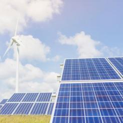 E.ON investerar över 16 miljarder kronor mellan år 2020 och 2023 för att göra den gröna energiomställningen möjlig. Men just nu är det svårt att hinna med. Hållbarhetsambitioner och rekordhöga elpriser har blåst upp intresset för att ansluta solkraft till elnätet till bristningsgränsen. Enskilda förfrågningar gäller anslutningar av solparker som motsvarar effekten av en medelstor stad. Foto: Christian Andersson, Apelöga