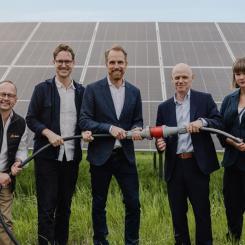 Från vänster Magnus Reitersjöv( ice VD på Bixia), Erik Martinson (VD och medgrundare Svea Solar), Christer Fogelmarck (koncernchef Parks and Resorts), Urban Granström (kommunstyrelsens ordförande Nyköping), Sofia Amloh (riksdagsledamot från Nyköping) 

Fotograf: Mickael Tannus.