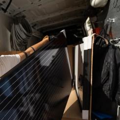Produktionen av solcellsel växer starkt i Helsingborg och Ängelholm och det är bråda dagar för solcellsmontörer. Foto: Timo Julku.