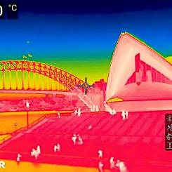 Med hjälp av en halvledarenhet omvandlar värmestrålningsdioden infraröd strålning till energi. På en termisk bild kan man se värmen som strålar ut från Sydneys hamn. FOTO: UNSW Sydney