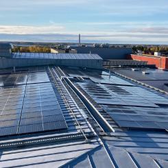Solceller på Akademiska hus. Pressbild: Nordic Solar