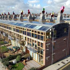 BedZED eco-stadsdel i England. Foto: Wikipedia Common, kredit:Tom Chance