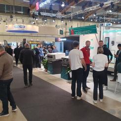 Trängsel bland montrarna. Foto: Jörgen Städje