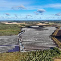 Här byggs en av Finlands största solkraftsparker. Illustration: EPV