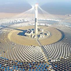 China Energy Engineering Corporations 50 megawatt starka Hami solkrafttorn.
Foto: Wikipedia Common Lic, kredit: Csp.guru