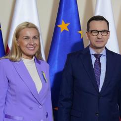 EU:s energikommissionär Kadri Simson var i Polen för att samarbeta med borgmästare från EU och tredjeländer för att diskutera vikten av omställningen till ren energi och hur arbetet som görs på städsnivå kan bidra till att säkerställa framsteg mot vårt nettonollklimatmål. Samtidigt förde hon samtal med Polens premiärminister Morawiecki (t.h.) om energiomställningen. Foto: EU-kommissionen.