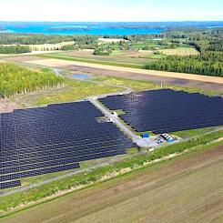 Solenergipark i Pälkäne, Finland. Foto: Skarta Energy