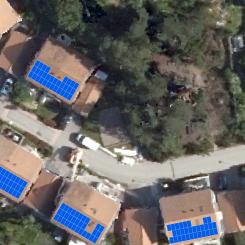 AI-metodiken, som forskarna på Högskolan utvecklat, beräknar hur solpaneler bör placeras på hustak så att så mycket solenergi som möjligt kan utvinnas. FOTO: Lantmäteriet/Högskolan i Gävle