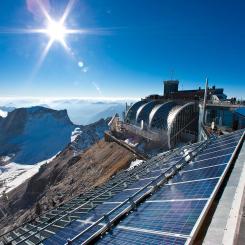 Zugspitze, Tysklands högst belägna solcellsanläggning. Foto: Wikipedia Common, kredit: 
ILIOTEC Solar GmbH