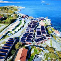86 stugor på Ramsvik Stugby & Camping gör nu anläggningen självförsörjande på el efter installationen av ett SolarEdge DC-optimerat solcellssystem. Foto: SolarEdge
