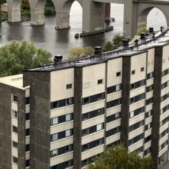 Den nya solcellsanläggningen i HSB brf Tanto på Södermalm blir med sina 376 kWp enligt Svensk Solenergi den hittills största bland bostadsrättsföreningar i Stockholms stad. Foto: HSB
