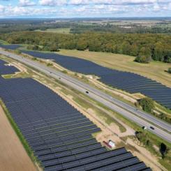 Bilden visar en storskalig solkraftspark i Leizen i Tyskland. Foto: Vattenfall.