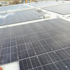 Power Optimizers i S-serien kommer att ersätta de gamla Power Optimizers i P-serien under 2023, vilket innebär en branschledande säkerhetsteknik och en ytterligare minskning av kostnaderna för balans av systemet. Foto: SolarEdge