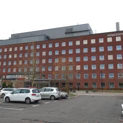 Forskare på Kemicentrum vid Lunds universitet, som studerar en lovande metod för att omvandla solenergi direkt till bränsle, har nu visat att det går att få omvandlingsprocessen att fungera med miljövänliga färgämnen baserade på vanligt förekommande metaller som järn. Foto: Alarik Haglund