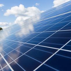 Solceller: Det nya batteriet från Eon är på 4,4 kilowattimmar och gör det möjligt att lagra solenergin under dygnet. Foto: Eon