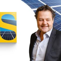 Karl Samuelsson, chef specialister och ansvarig för Huddinge Samhällsfastigheters solcellsprojekt tillsammans med Lars-Göran Sander, styrelseordförande, Huddinge Samhällsfastigheter.