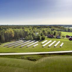 Solhagen i Torphyttan producerar hållbar el och ger återbäring till kunden. Foto: Linde energi