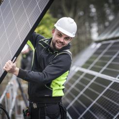 På Solelgrossisten har samtliga medarbetare en bakgrund inom solceller, som exempelvis montörer, och vet vad de talar om när kunderna ringer och vill ha förslag på lämpliga lösningar.